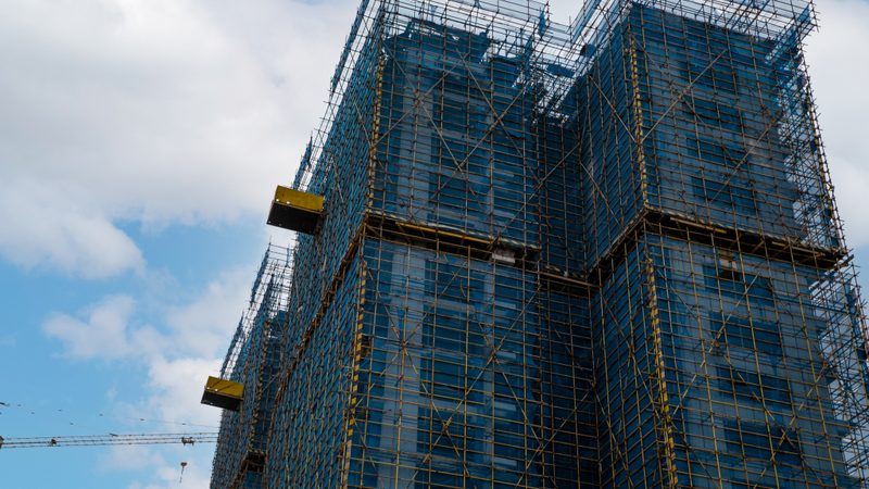 建筑工程施工资质加盟模式解析：优缺点与决策要点